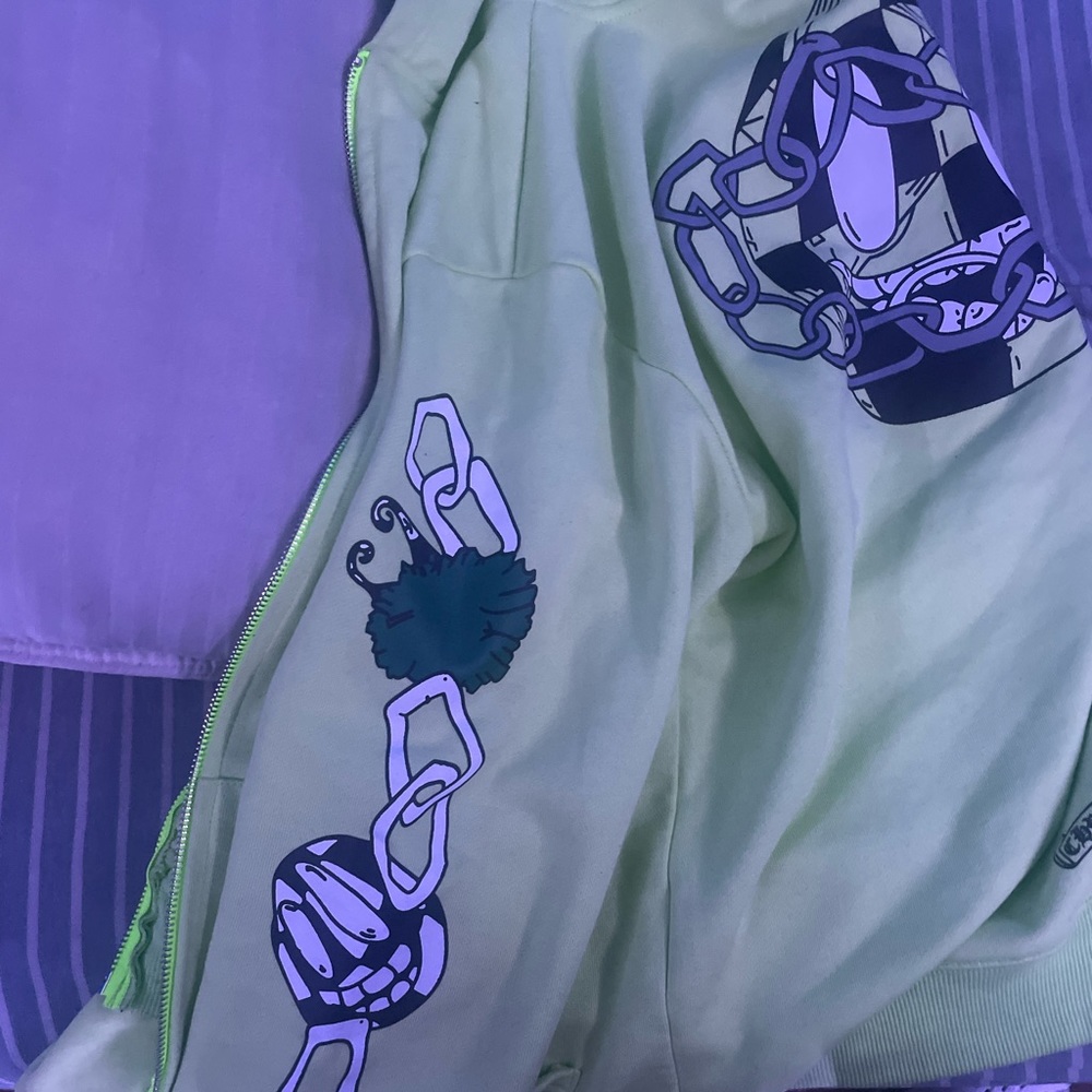 Like green chrome bears hoodie medium fits a small